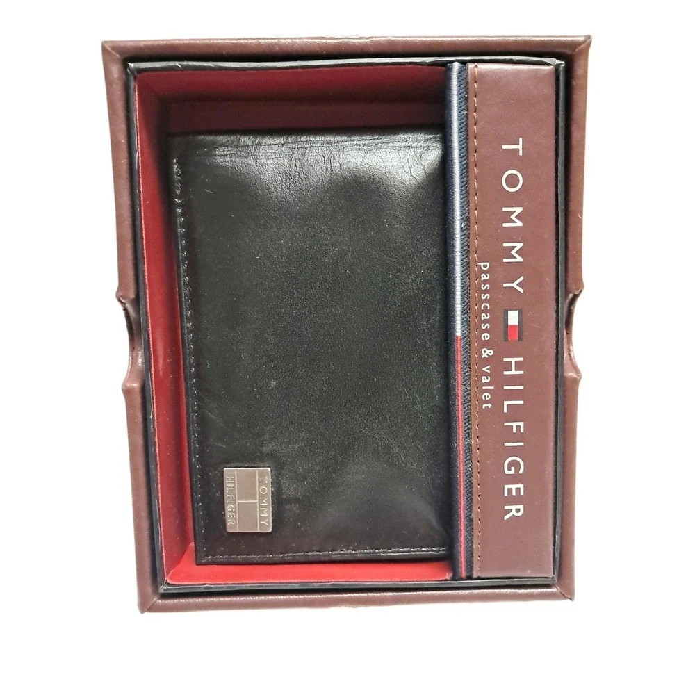 2005 Tommy Hilfiger Black Leather Bi Fold Wallet Passcase &‎ Valet in Box